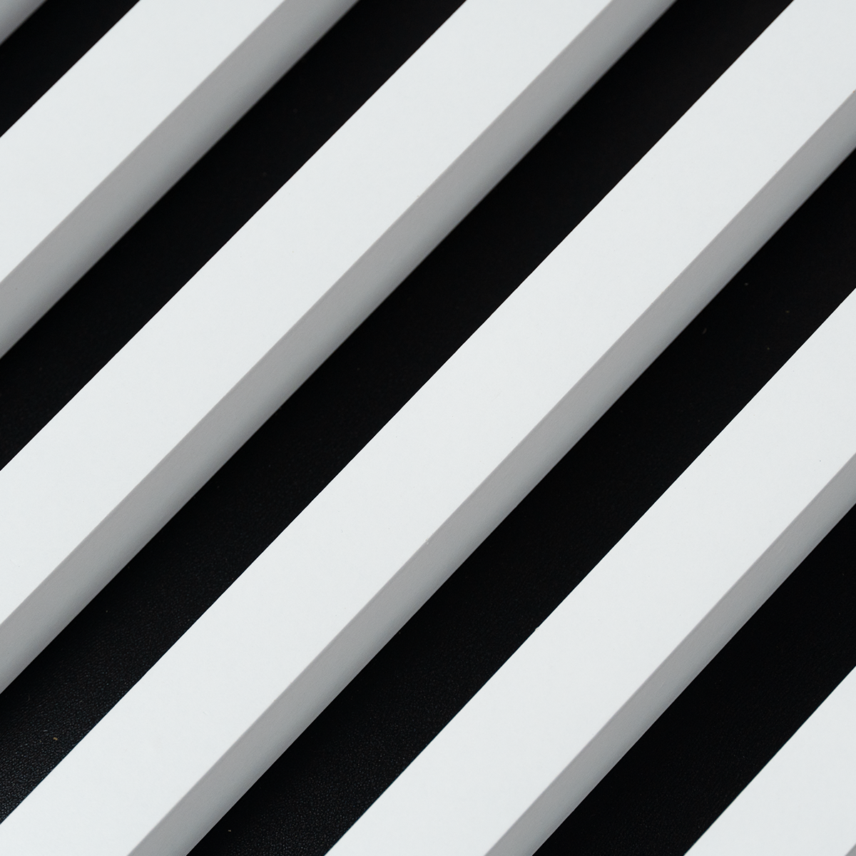 Panou Riflaj Decorativ, Alb, Baza HDF Negru, 2600x400mm, 1,04m²